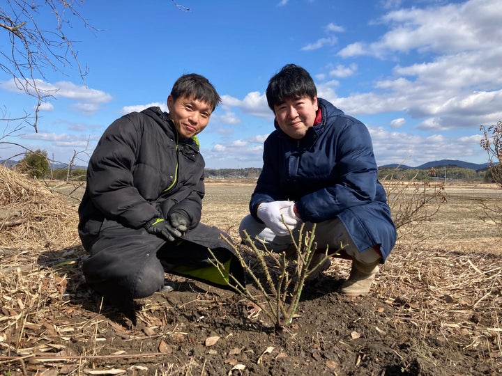 TRPに2年連続でブースを出展する三重県伊賀市のゲイカップル・嶋田全宏さん（左）と加納克典さん