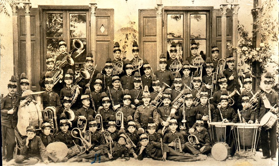 Η μπάντα της Φιλαρμονικής σε φωτογραφία του 1893. 