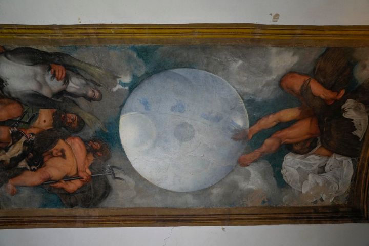 Δίας, Πλούτων και Ποσειδώνας διακρίνονται στη νωπογραφία του Καραβάτζιο στην οροφή της Βίλα Λουντοβίζι. (AP Photo/Gregorio Borgia, File)