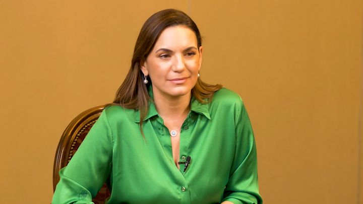 24 Απριλίου 2023. Η Όλγα Κεφαλογιάννη συνομιλεί με την Έμη Λιβανίου στο Special Edition της HuffPost.