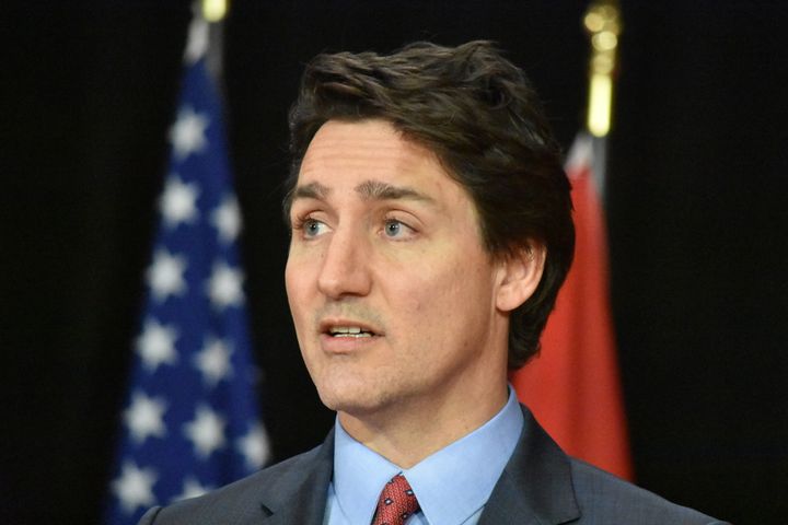  Justin Trudeau, Canadian PM, tried to justify his position about abortion rights 