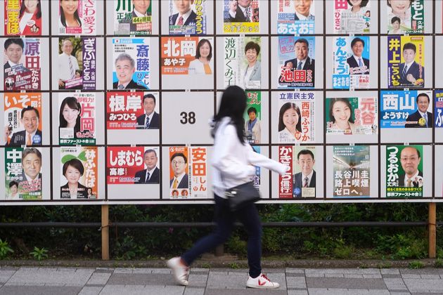 豊島区議会議員選挙の候補者のポスター掲示場（東京都豊島区、2023年04月17日撮影）