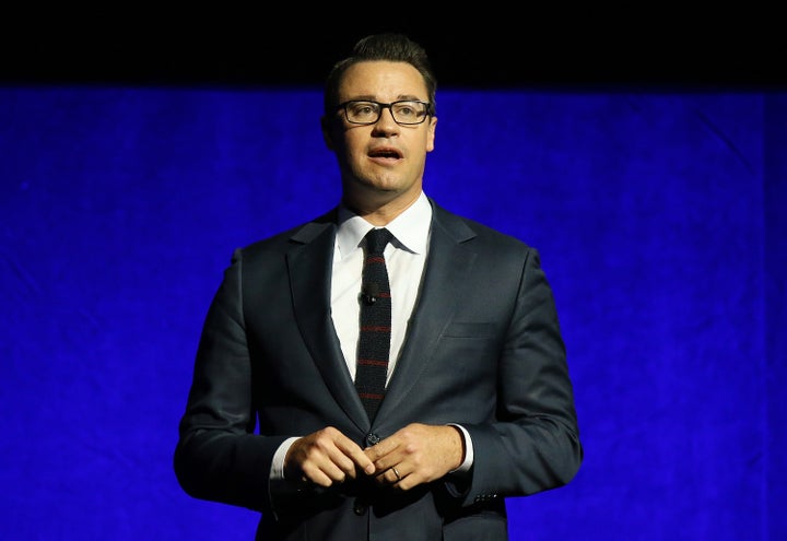 Hollis liderou a operação de distribuição teatral da Disney de 2011 a 2018 antes de sair.