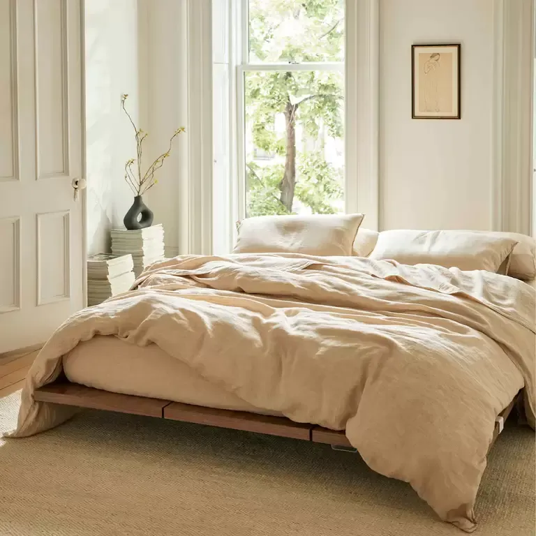 An effortlessly elegant linen sheet set