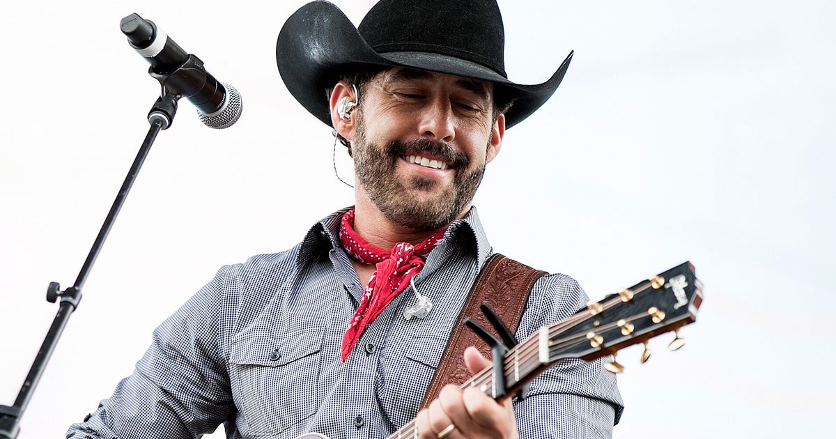 Country Singer Aaron Watson's New Album Celebrates 11 Era-Defining ...