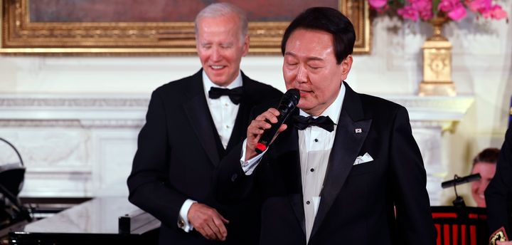 South Korean President Yoon Suk Yeol sings "American Pie" by Don McLean alongside US President Joe Biden during a state dinner at the White House, April 26, 2023 in Washington, DC. 