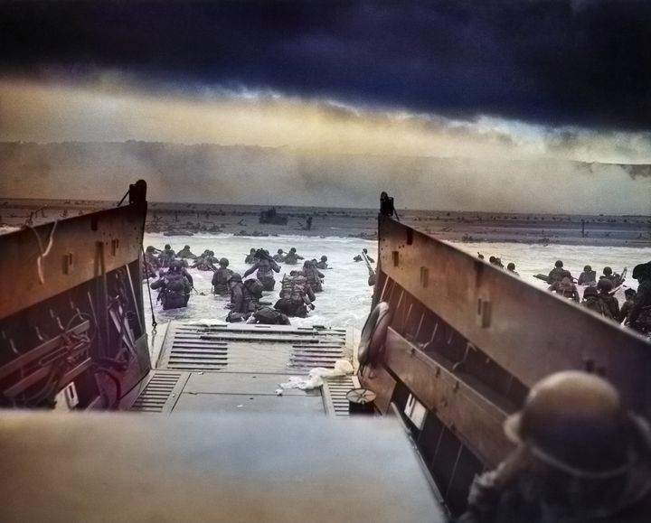 6 Ιουνίου 1944 Απόβαση στη Νορμανδία ή στα «Σαγόνια του Θανάτου"Digitally colorized image