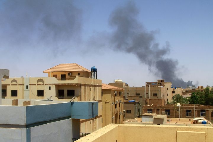 A general view shows smoke billowing in Khartoum on April 20, 2023, as fighting between the army and paramilitary forces led by rival generals rages on. 