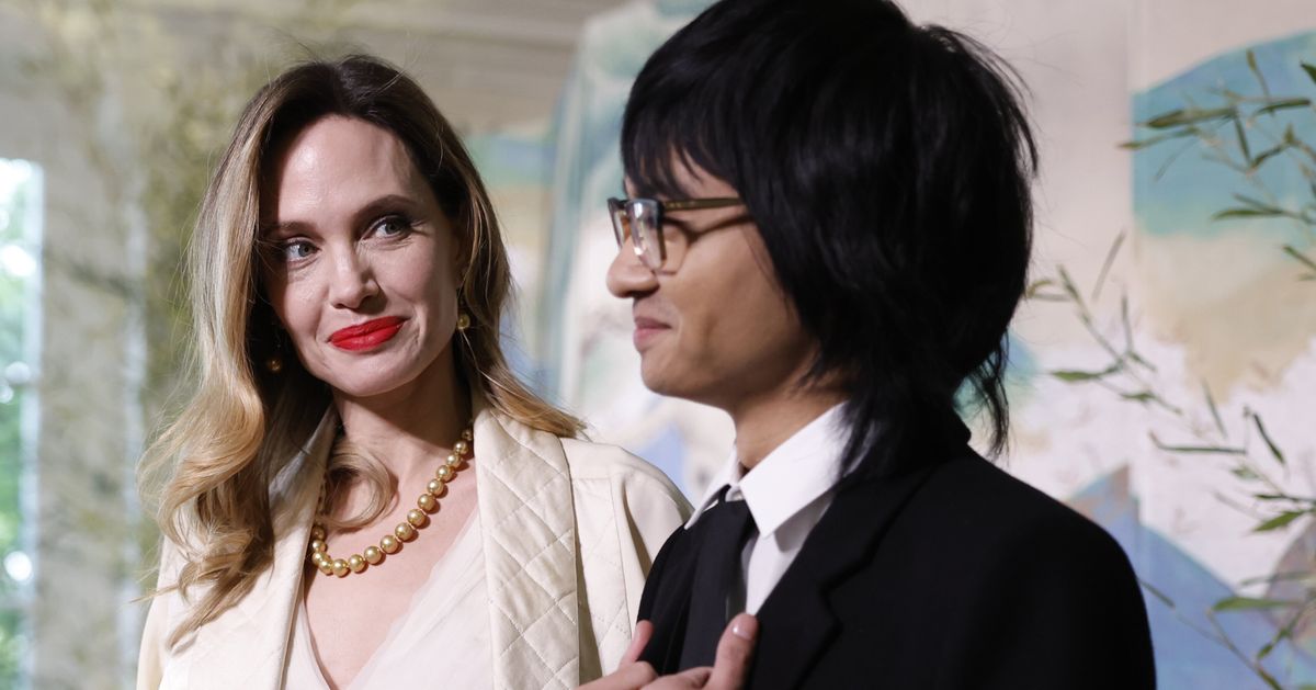 Angelina Jolie는 아들 Maddox와 함께 거의 나타나지 않습니다.