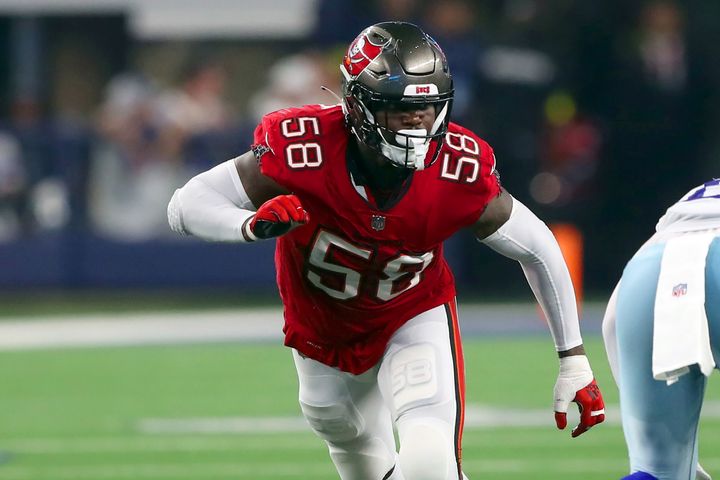 ARLINGTON, TX - SEPTEMBER 11: Tampa Bay Buccaneers Linebacker Shaquil Barrett (58) rushes the passer during the Tampa Bay Buccaneers-Dallas Cowboys regular season game on September 11, 2022 at AT&T Stadium in Arlington, TX. (Photo by Cliff Welch/Icon Sportswire via Getty Images)