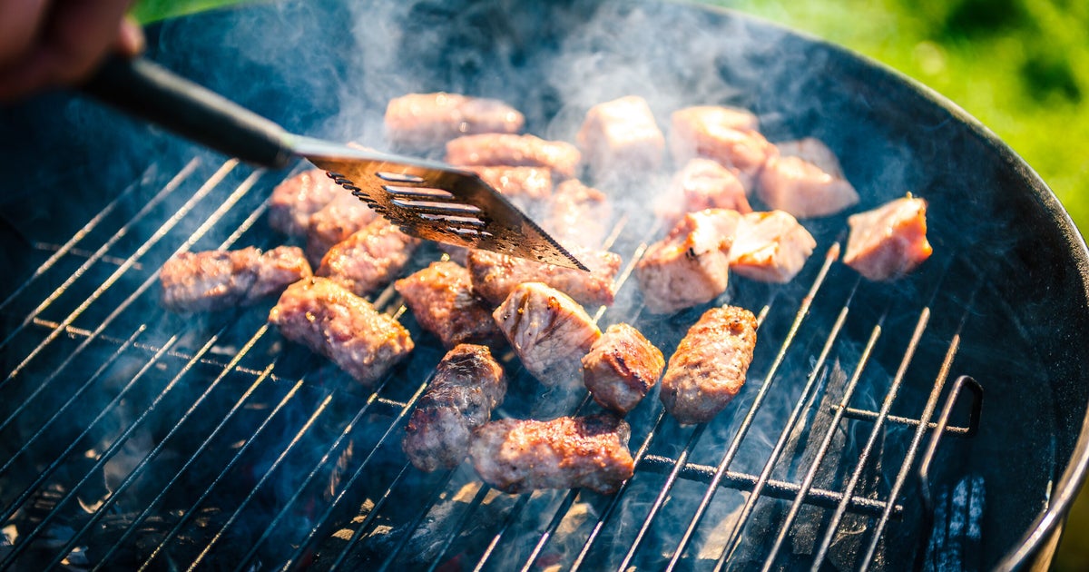 Photo of The Environmental Dangers Of Outdoor Grilling And Easy Swaps To Make It Safer