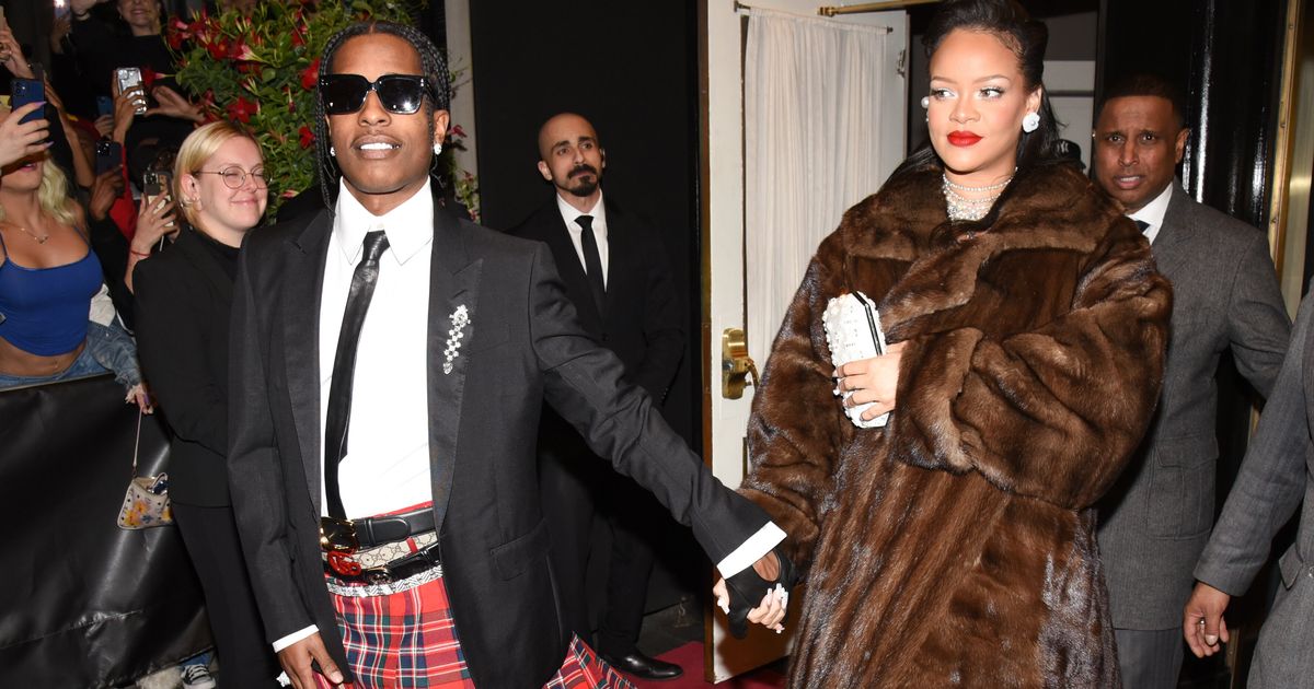 Met Gala Makes Exception For Rihanna, Gets Photos On Red Carpet After ...