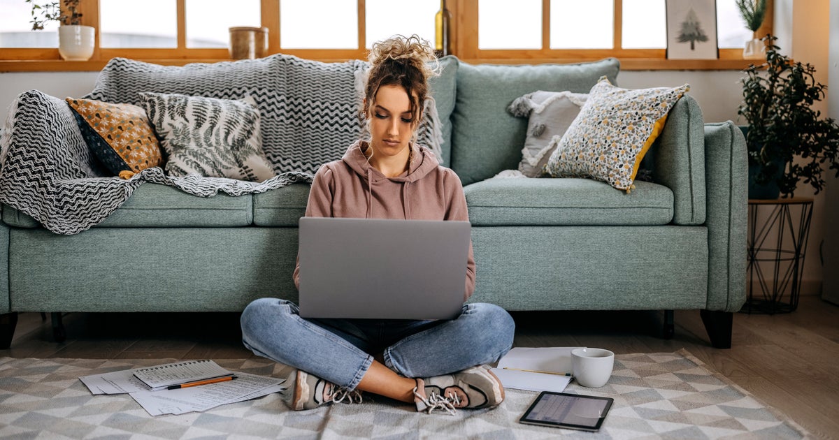 Remote Workers Can Undo Spine Damage By Sitting on Floor For 15 Minutes A Day - Vimarsana News