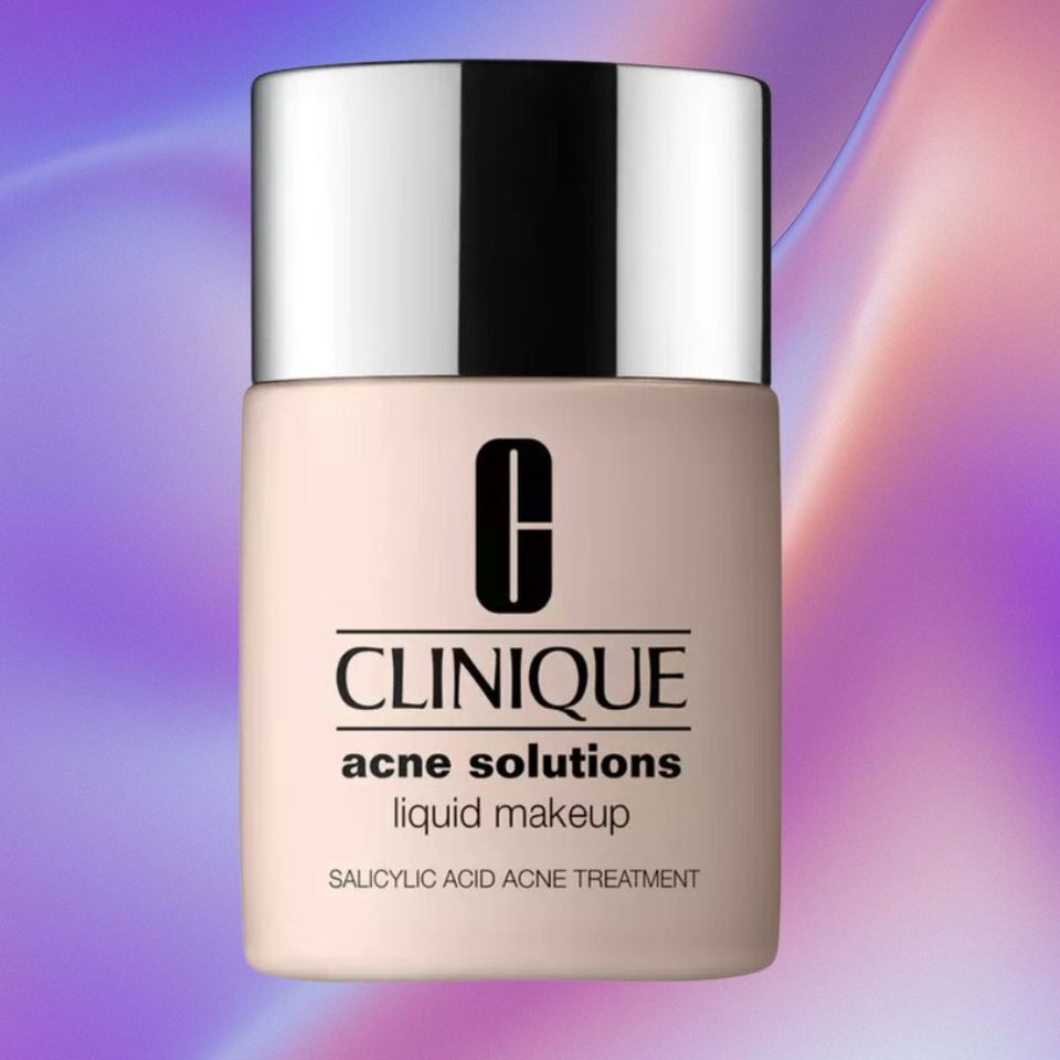 A medicated and redness-neutralizing foundation