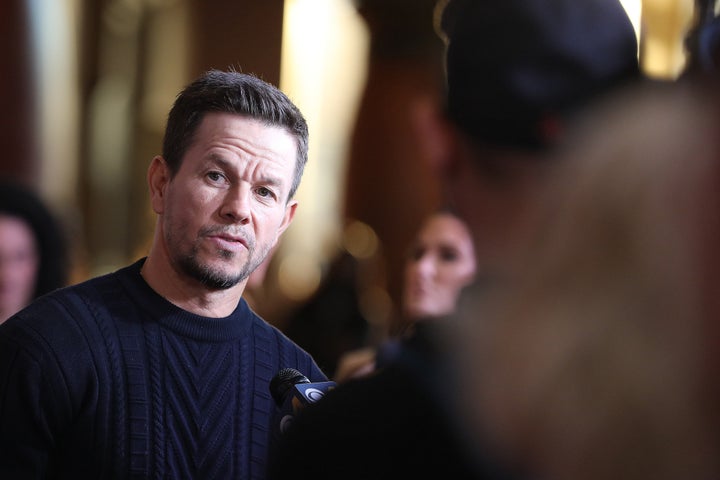 Mark Wahlberg disse que prefere ver as pessoas em forma "da boa e velha maneira."