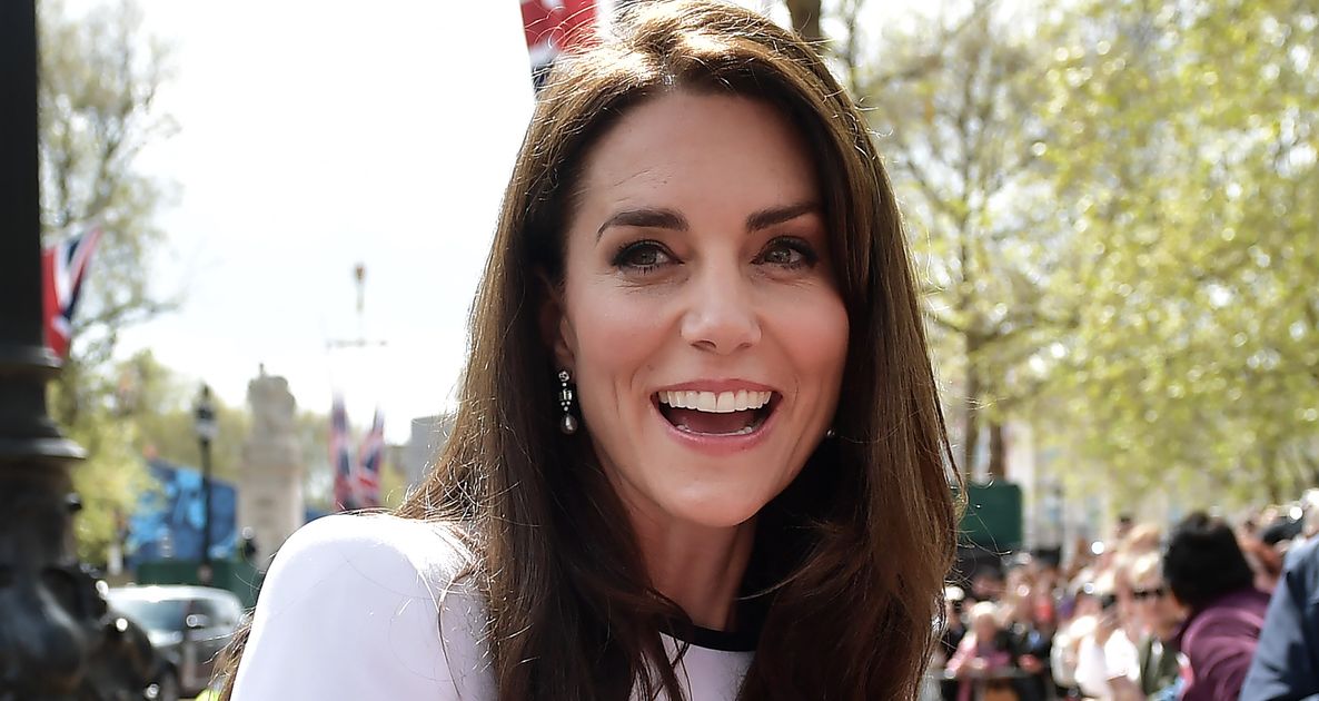 Kate Middleton parle à un fan qui ne peut pas voler pour le couronnement