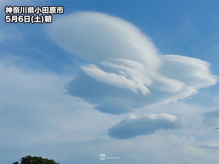 関東の空に浮かぶレンズ雲