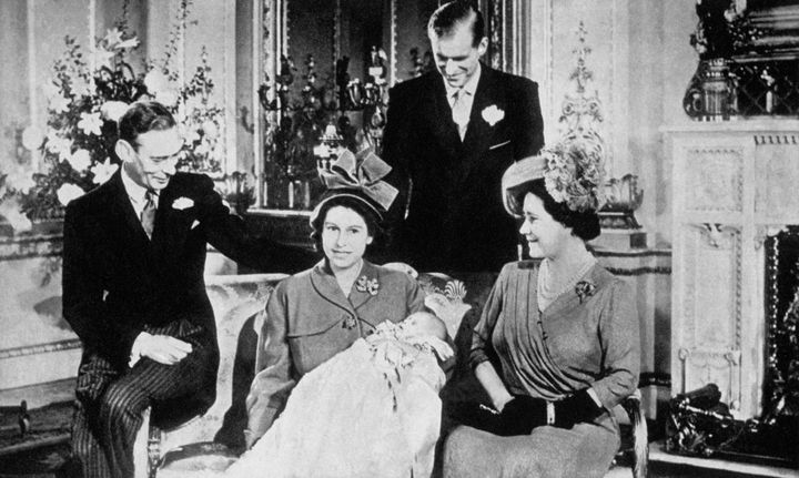 チャールズ国王は故・エリザベス女王の子どもとして1948年に生まれた