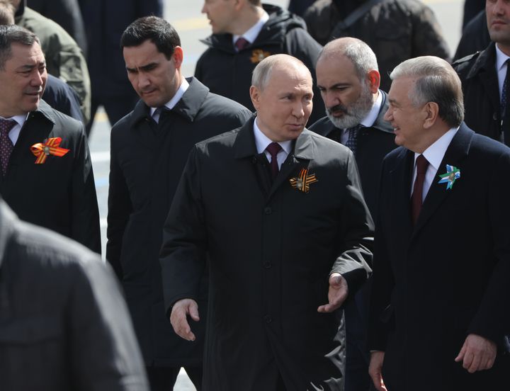  Kyrgyz President Sadyr Japarov, Russian President Vladimir Putin, Armenian President Nikol Pashinyan, Uzbek President Shavkat Mirziyoyev and Turkmen President Serdar Berdimuhamedow.