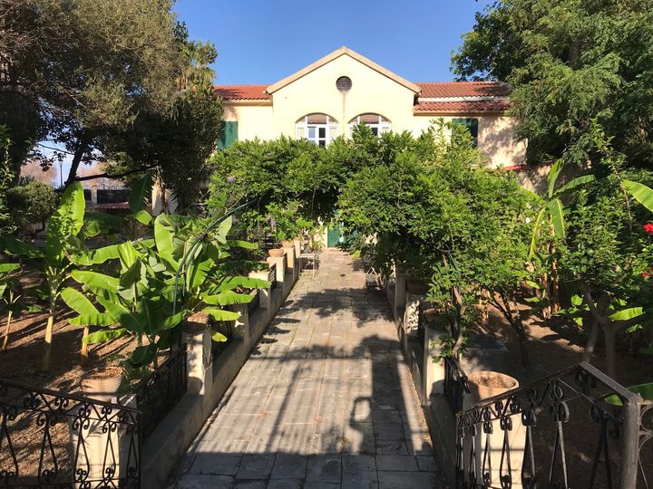 Εξωτερική άποψη της αρχοντικής οικίας - μουσείου της οικογένειας Ρώμα στη Ζάκυνθο που δεσπόζει πολύ κοντά στο κέντρο της πόλης της Ζακύνθου και περιβάλλεται από έναν όμορφο κήπο. 