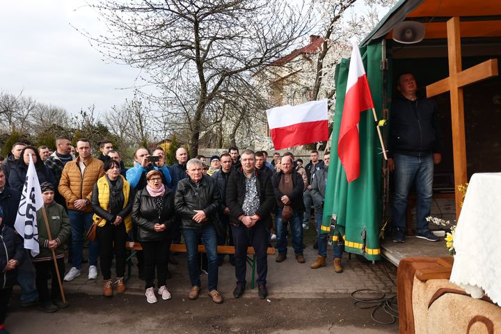 HRUBIESZOW - Πολωνία. Αγρότες διαμαρτύρονται για την μεταφορά ουκρανικών σιτηρών με τρένα στην Ευρώπη. 