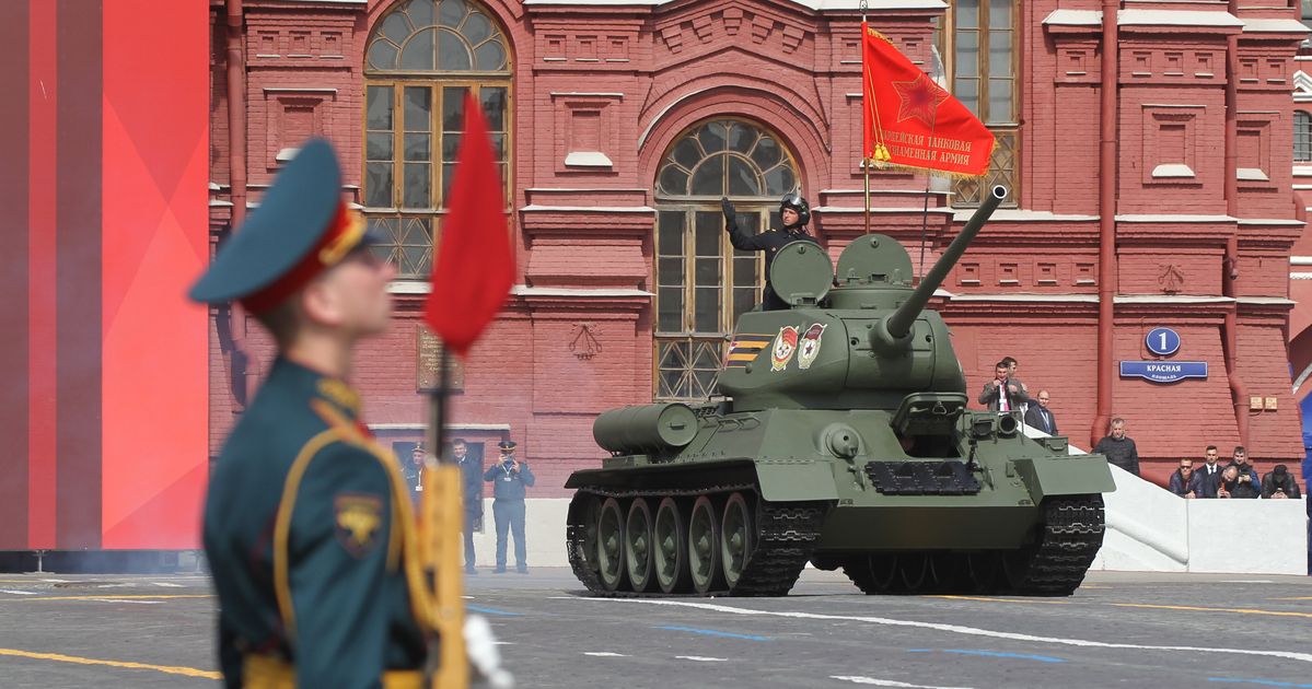 Ukraine Mocks Russia Over Tanks In Victory Day Parade | HuffPost UK ...