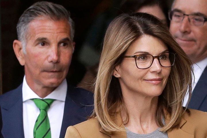“Full House” actor Lori Loughlin and her fashion designer husband, Mossimo Giannulli, paid $500,000 in bribes to get their two daughters into the University of Southern California as crew team recruits, even though neither of them played the sport.