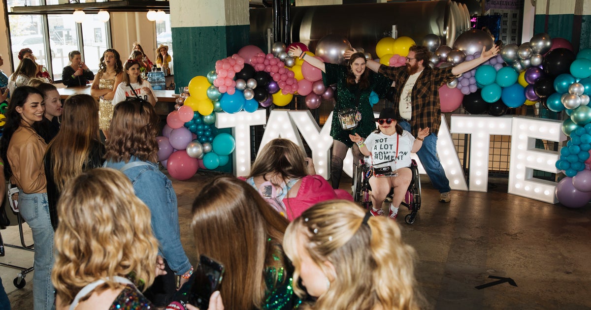 Tay-gates Offer Taylor Swift Fans A Pre-Concert Party | HuffPost Entertainment - Vimarsana News