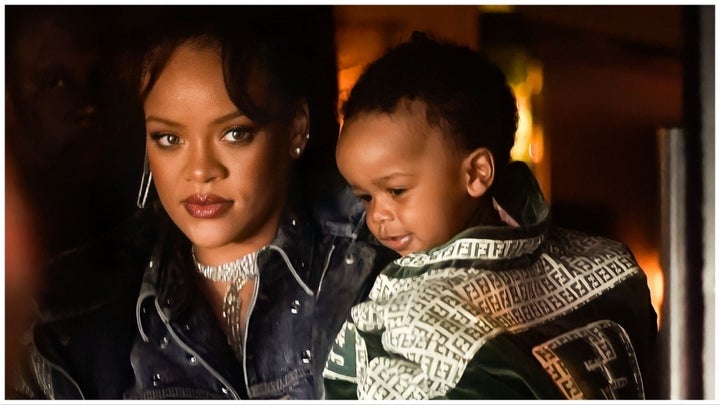Rihanna e seu filho, supostamente chamado RZA Athelston Mayers.