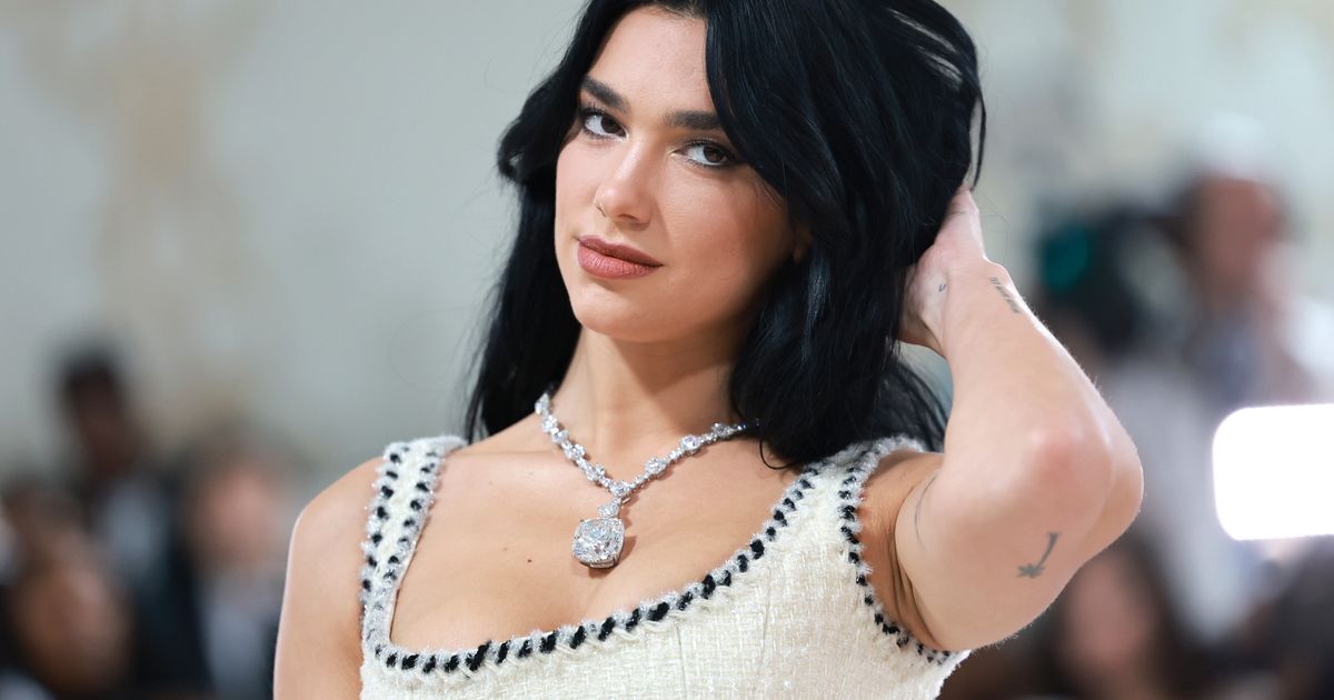 Dua Lipa: Νέα ανάρτηση με αστραφτερό αποκαλυπτικό μπικίνι φέρνει το ...