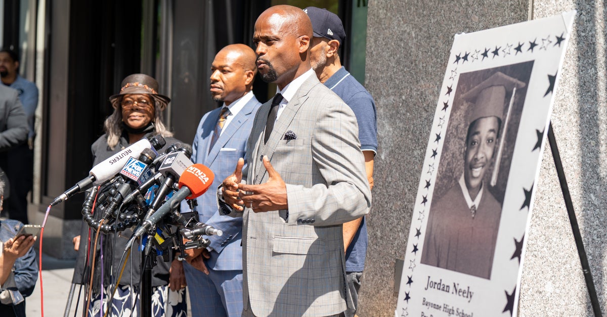 Jordan Neely’s Family, Attorneys Say Daniel Penny Should Face Murder Charges Jordan Neely’s Family, Attorneys Say Daniel Penny Should Face Murder Charges