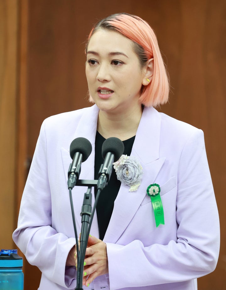 衆院法務委員会で意見を述べるタレントのSHELLYさん=5月16日午前、国会内