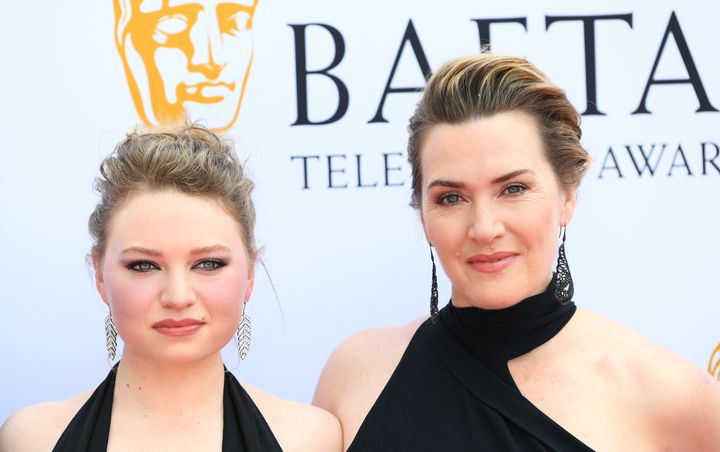 Titanic Heroine Sex Super - Kate Winslet Walks BAFTAs Red Carpet With Daughter | HuffPost Entertainment