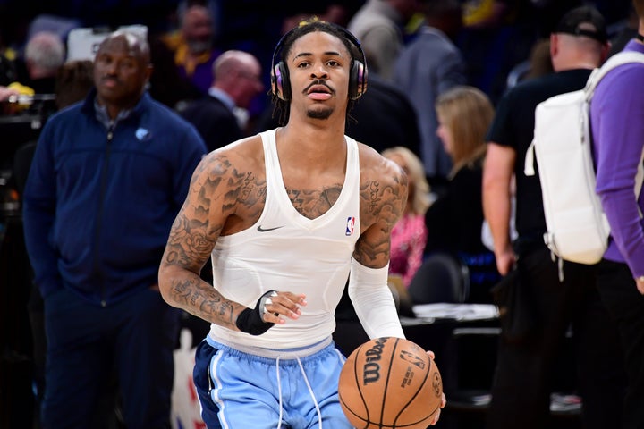 Memphis Grizzlies player Ja Morant apologizes after livestream appears to  show him holding a gun