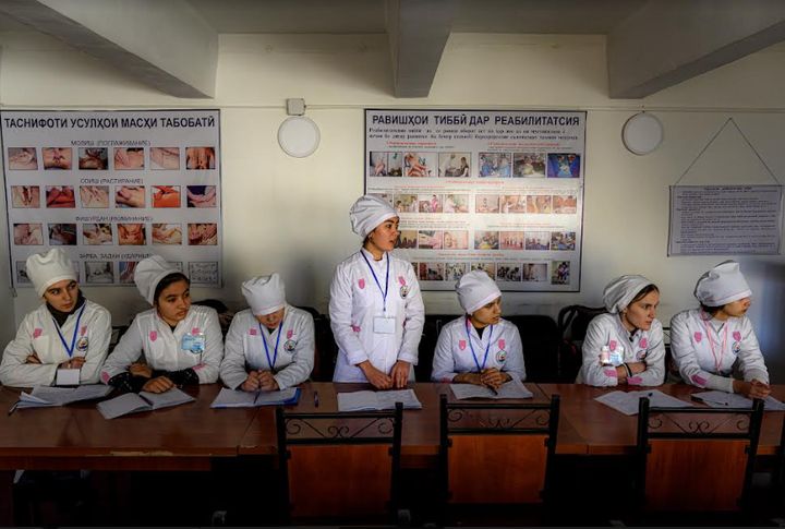Τατζικιστάν, Νοέμβριος 2019: Φοιτήτριες στο τμήμα αποκατάστασης του Ιατρικού Κολλεγίου της Δημοκρατίας του Τατζικιστάν.