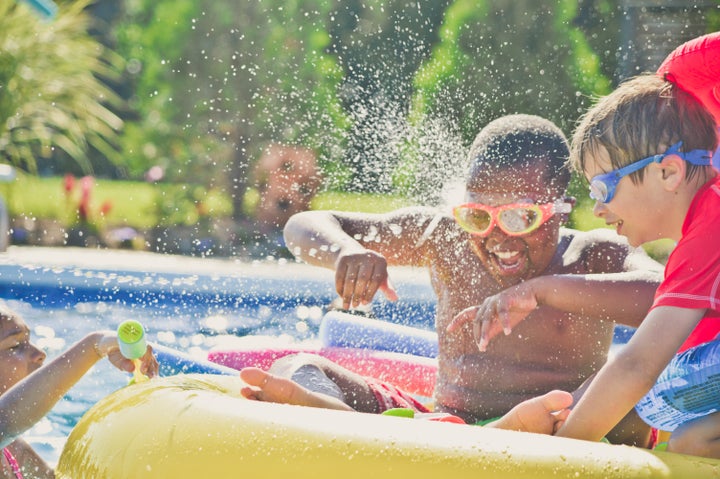 ADVICE: Top Tips for Swimming Pool Etiquette - Deakin and Blue