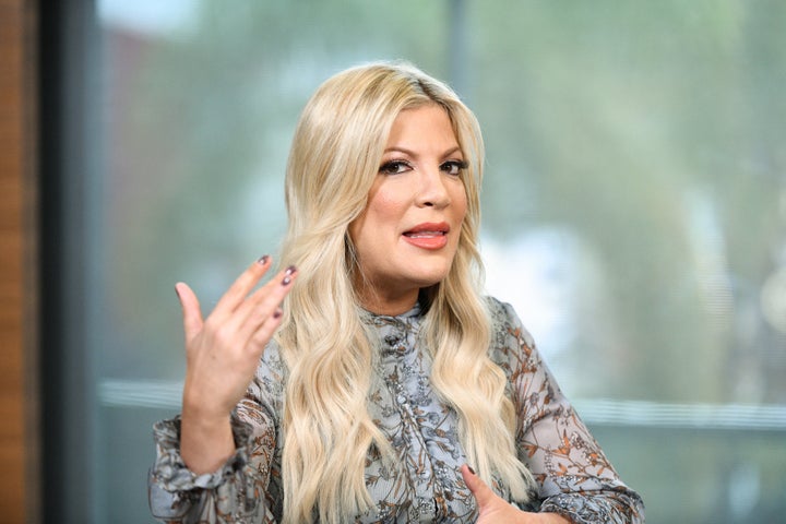 Tori Spelling visits "Extra" at Universal Studios Hollywood on Jan. 31, 2019. 