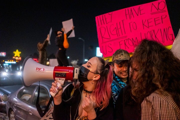 Οι κινητοποιήσεις εργαζόμενων χορευτριών του Star Garden Topless Dive Bar είχαν αρχίσει από το 2022.