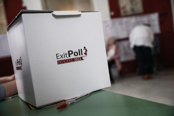 Κάλπη exit poll σε εκλογικό τμήμα της Αττικής, Κυριακή 21 Μαΐου 2023. (ΒΑΣΙΛΗΣ ΡΕΜΠΑΠΗΣ/EUROKINISSI)