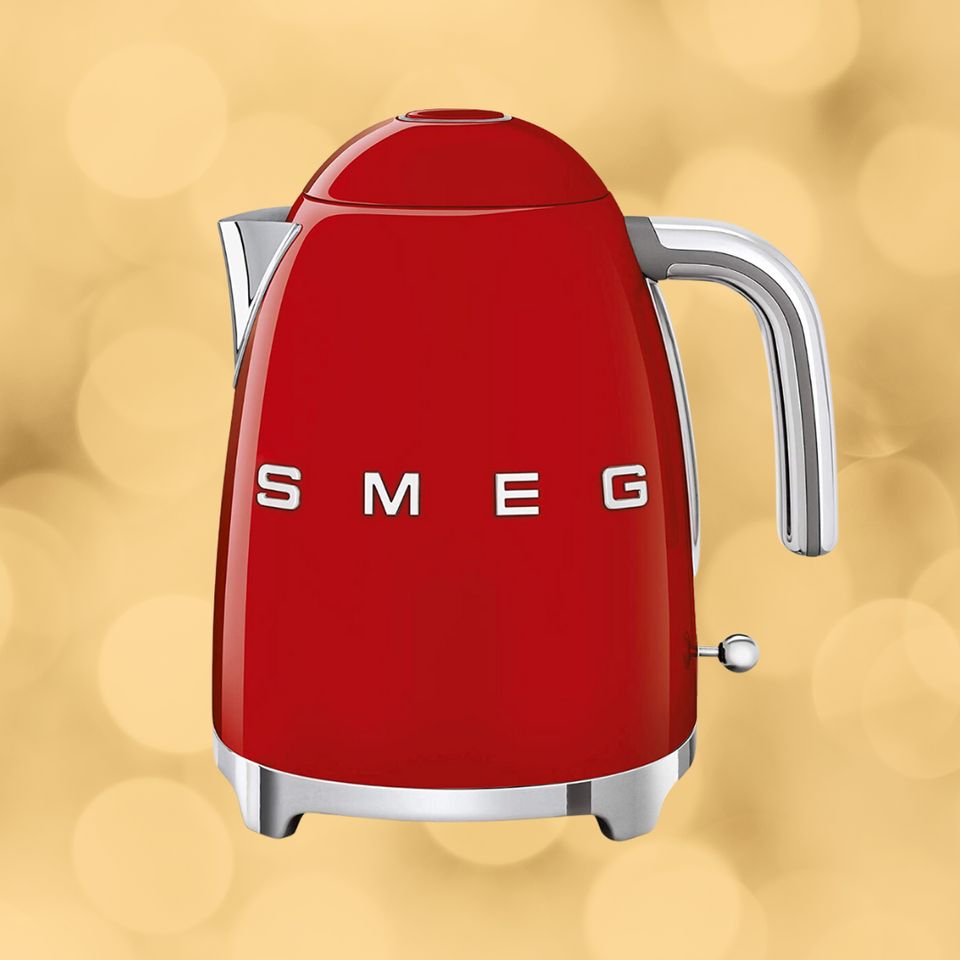 An iconic Smeg tea kettle
