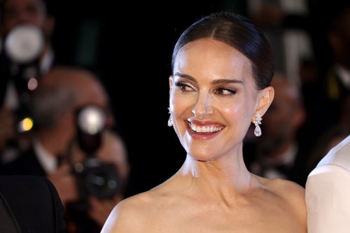 Natalie Portman Dazzles In Dior At The 2024 Golden Globe Awards natalie-portman-dazzles-in-dior-at-the-2024-golden-globe-awards