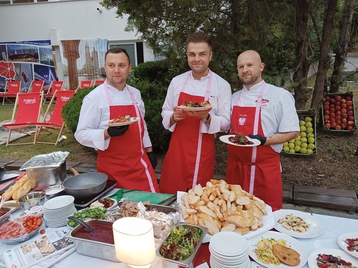 Πολωνοί σεφ με συνταγές της πατρίδας τους.