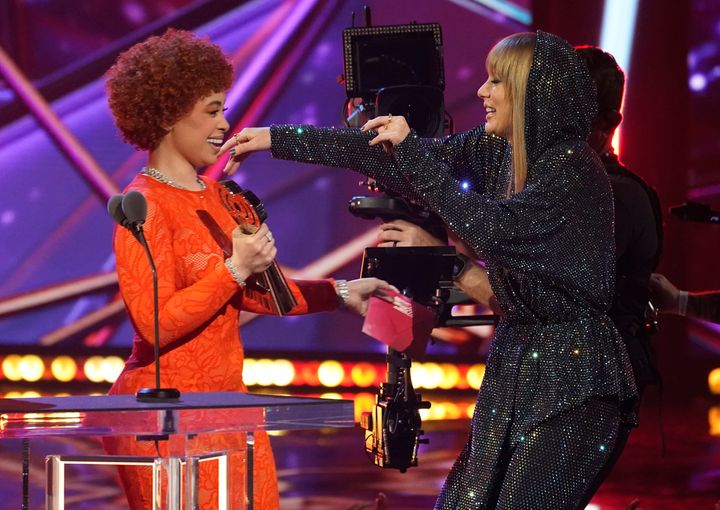 Ice Spice, left, presents Taylor Swift with the award for song of the year for "Anti-Hero" at the iHeartRadio Music Awards in March. The two are teaming up on a new version of "Karma." 