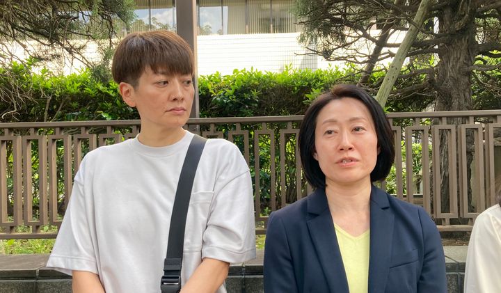 （右から）違憲陳述をした福田理恵さんとパートナーの藤井美由紀さん（2023年5月25日撮影）