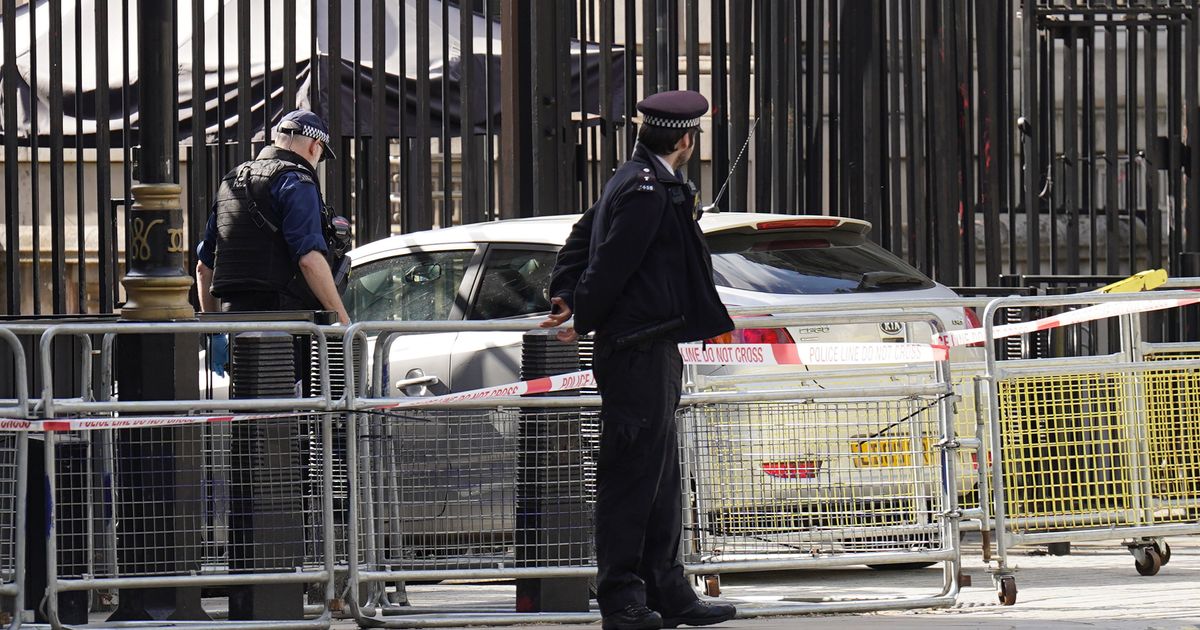 Man Arrested After Car Crashes Into Gates Of Downing Street In London thumbnail