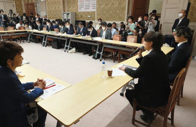 5月16日、カウアン・オカモトさんと橋田康さんは立憲民主党のヒアリングに参加した