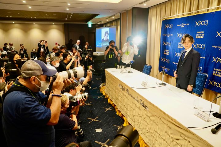 橋田さんの記者会見には、国内外の多くのメディアが詰めかけた