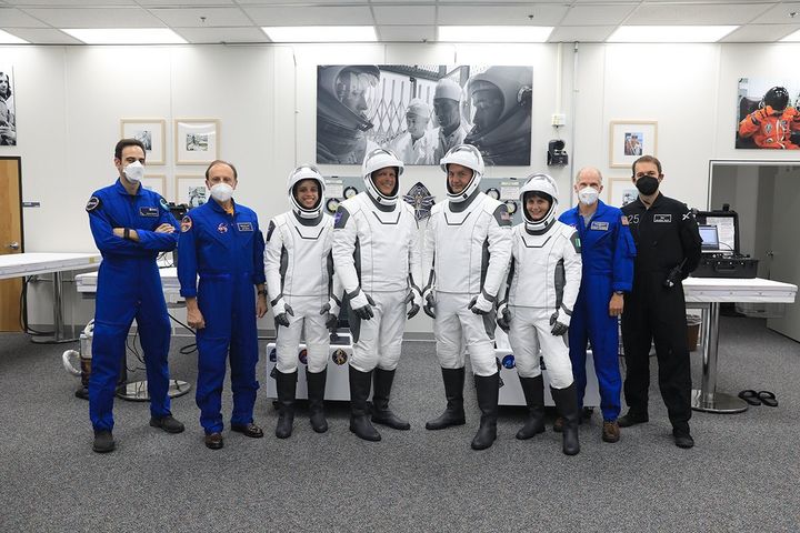 #MissionMinerva με το πλήρωμα λίγο πριν αναχωρήσει για τον Διεθνή Διαστημικό Σταθμο (Πρώτος στα αριστερά ο κ. Γκολέμης)