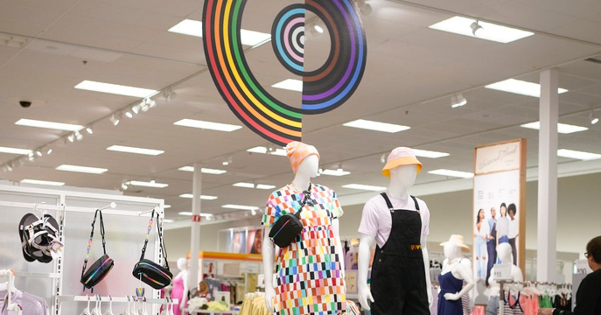 A Trans Couple Went Viral After Being Harassed At Target — And Now They’re Speaking Out A Trans Couple Went Viral After Being Harassed At Target — And Now They’re Speaking Out