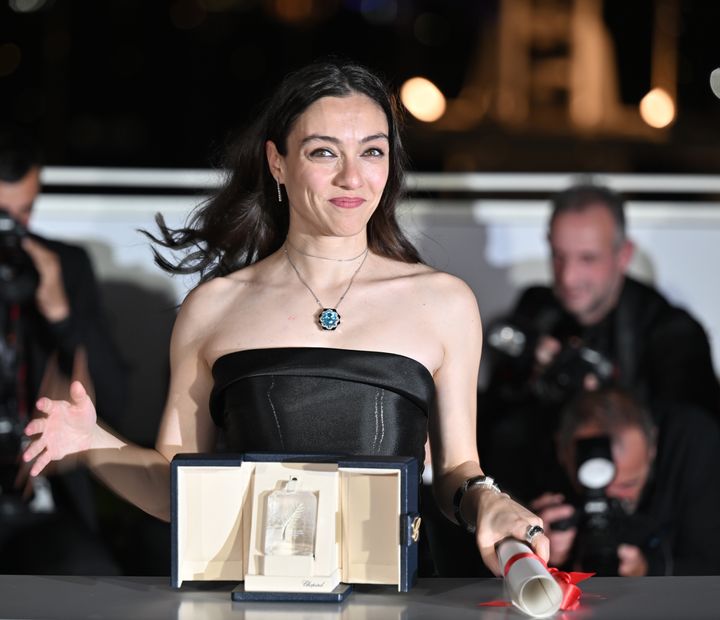 CANNES, FRANCE - MAY 27: Turkish actress Merve Dizdar poses during a photocall after winning the Best Actress Prize for her part in the film "Kuru Otlar Ustune" (About Dry Grasses) during the closing ceremony of the 76th Cannes Film Festival at Palais des Festivals in Cannes, France on May 27, 2023. (Photo by Mustafa Yalcin/Anadolu Agency via Getty Images)